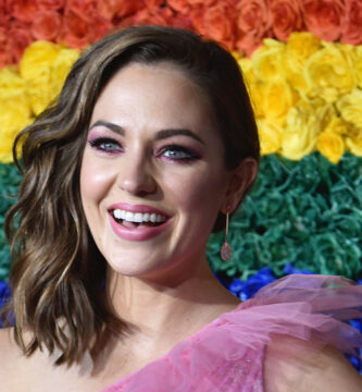 Broadway Star Laura Osnes zaprzecza, że została zwolniona z powodu odmowy szczepienia 1 AP19161244493063