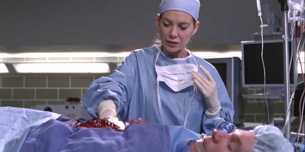 Grey's Anatomy Meredith trzyma żywą bombę w ciele mężczyzny