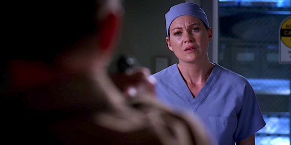 Grey's Anatomy Gunman celuje z pistoletu w Meredith.