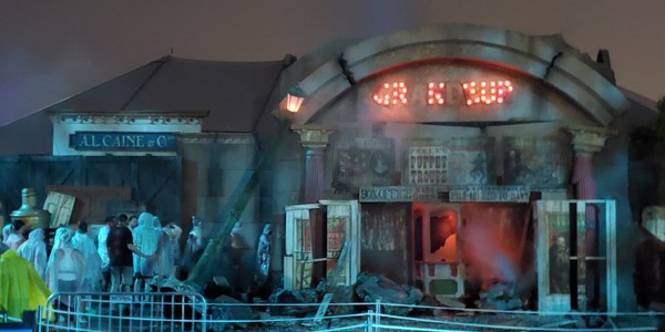 poza teatrem lalek: zniewolona publiczność nawiedzony labirynt w Universal Studios orlando halloweenowe noce grozy
