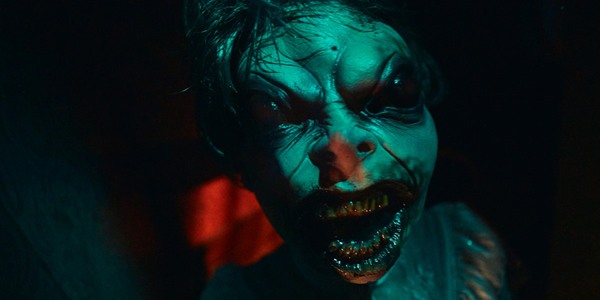 potwór o oczach robaka w zemście wróżki zębowej nawiedzony labirynt w universal studios orlando halloween horror noce