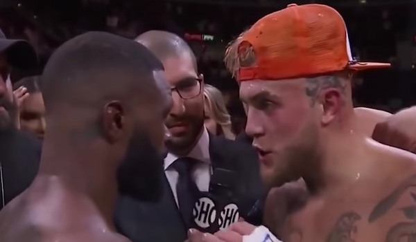 Tyron Woodley i Jake Paul rozmawiają