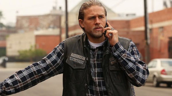 Charlie Hunnam w Sons of Anarchy na FX.