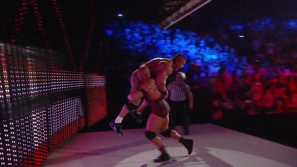 Ryback walczy z Johnem Ceną na scenie podczas Extreme Rules 2013