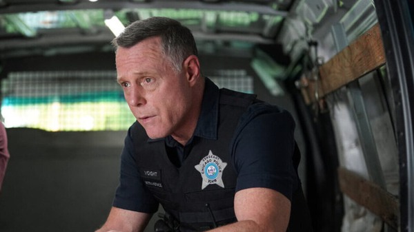 chicago pd sezon 9 jason beghe hank voight tył vana