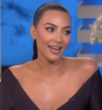 Kim Kardashian broni wszystkich tych czasów, kiedy widzieliśmy, jak Kourtney Kardashian i Travis Barker się całują 3 2cde92dd4d72709a8cb0a9f36e2de8da82d69b7e