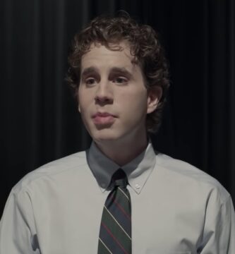 Drogi Evan Hansen Recenzja: Ben Platt świeci w emocjonalnie wyczerpującej adaptacji filmowej 3 Drogi Evan Hansen Recenzja Ben Platt swieci w emocjonalnie wyczerpujacej 333x360 1