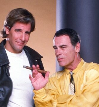 Scott Bakula mówi, że toczą się "znaczące rozmowy” na temat możliwego ponownego uruchomienia "skoku kwantowego” 2 TSDQULE NB034