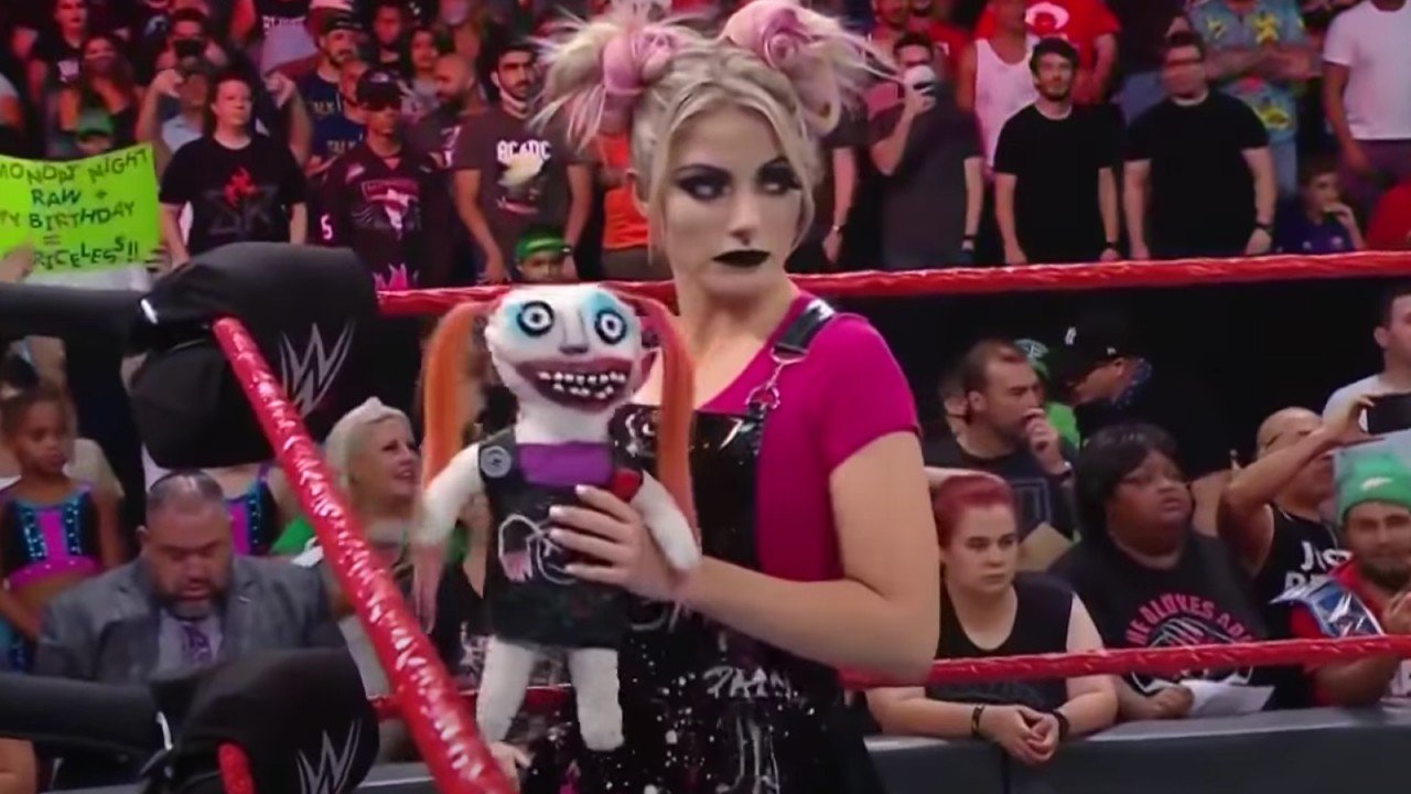 Alexa Bliss z WWE wzywa Alberta Einsteina za tajemniczy post jako powód ...