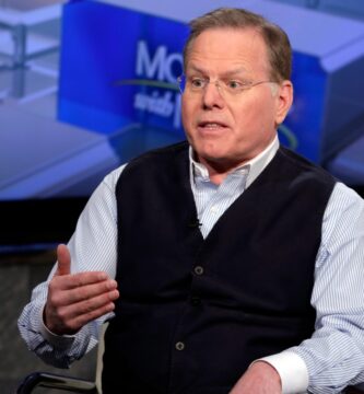 David Zaslav obiecuje być "bardzo praktycznym” i opartym na LA w prowadzeniu Warner Bros Discovery; Przyszły szef CNN nazywa Fox News "siecią rzecznictwa, a nie siecią informacyjną” 2 Zaslav
