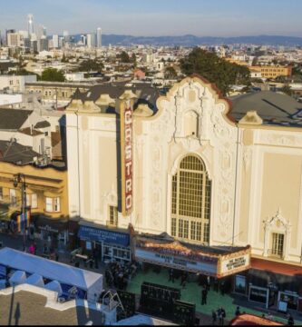 San Francisco staje się zielone, gdy "Matrix Resurrections” ma swoją premierę w USA 3 AP21353046309195 e1639882961689