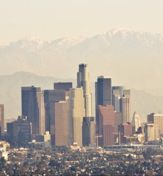 Los Angeles przechodzi łącznie 2 miliony przypadków Covid od początku pandemii; Omicron Surge trwa 1 AdobeStock 6478499 e1638657830535