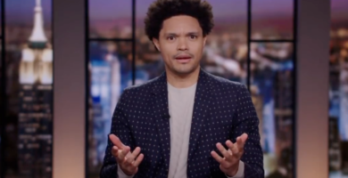 Trevor Noah, prowadzący "Daily Show”, wyjaśnia Joe Roganowi czerń: "Czarni ludzie nie nazywali siebie "czarnymi”. Rozumiesz to, prawda?” 19 Screen Shot 2022 01 28 at 11.31.56 AM