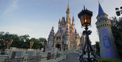 Disneyland, Walt Disney World Lift Wymagana maska dla w pełni zaszczepionych gości 19 AP21349383124102 e1644953452863