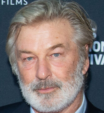Alec Baldwin wypowiada się w sprawie rdzy 1 l intro 1646614944