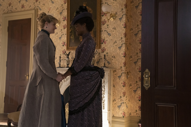 "Wiek pozłacany”: Julian Fellowes i Sonja Warfield zajmują się skomplikowaną przeszłością Peggy, przyszłością Marion i możliwym połączeniem "Downton Abbey” 1 louisa jacobson