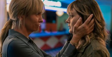 Toni Collette i Bella Heathcote zapowiadają Twisty Thriller Pieces of Her: "Jesteś tak chory, jak twoje sekrety” 4 pieces of her toni collette bella heathcote