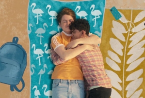 Heartstopper, Nick i Charlie przytulają się 