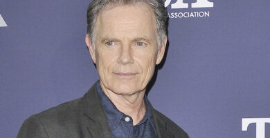 TVLine House of Usher wybiera Bruce'a Greenwooda do roli Rodericka po tym, jak Frank Langella został zwolniony za "Niedopuszczalne zachowanie” 9 Bruce Greenwood