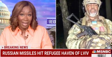 Malcolm Nance pojawia się w MSNBC i ujawnia, że dołączył do walki na Ukrainie 16 Screen Shot 2022 04 18 at 10.34.29 PM