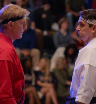 Cobra Kai: Zobacz, jak Daniel i Chozen bawią się ogniem w zwiastunie 5. sezonu — plus, otrzymaj datę premiery 1 cobra kai season 4 finale daniel johnny 333x360 1