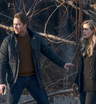 Josh Dallas and Melissa Roxburgh in Manifest