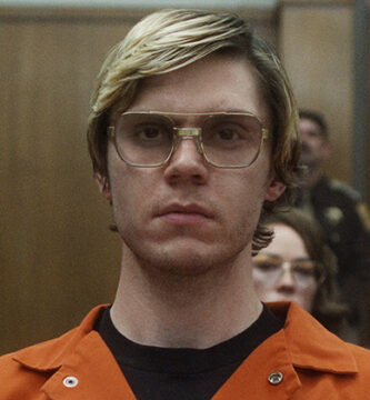 Zwiastun Dahmera: Zobacz Evana Petersa jako niesławnego seryjnego mordercę w serialu Netflix — Plus, zdobądź datę premiery (już wkrótce!) 3 dahmer trailer netflix