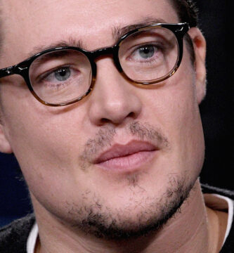 Czy Alexander Dreymon z Ostatniego Królestwa wykonuje wszystkie swoje własne akrobacje? 3 l intro 1662409512