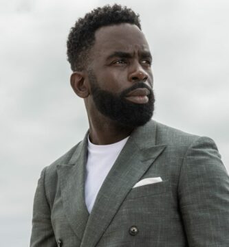 "Czułem się, jakbym nie widział w telewizji inspirującej, pozytywnej historii o opiece”: Gwiazda "Bel-Air” Jimmy Akingbola opowiada o swoim nadchodzącym filmie dokumentalnym ITV "Handle With Care” 2 deadline 8126 e1666364967196
