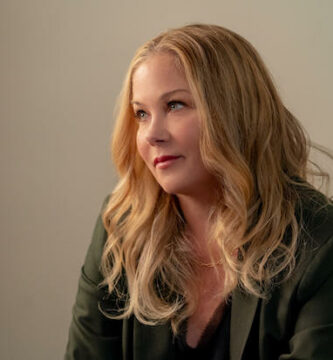 Christina Applegate mówi, że wykończenie śmierci podczas walki ze stwardnieniem rozsianym było najtrudniejszą rzeczą, jaką kiedykolwiek zrobiła 3 Dead to Me Season 3 Christina Applegate