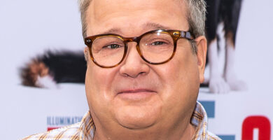 Eric Stonestreet z "Współczesnej rodziny” wykorzystał swoją mamę jako inspirację dla kamery 11 l intro 1670083050