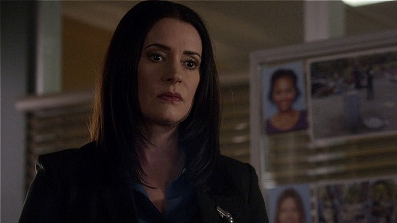 Emily Prentiss wygląda poważnie