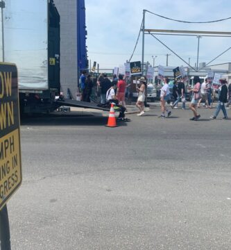 wga strike broadwaystages1 1